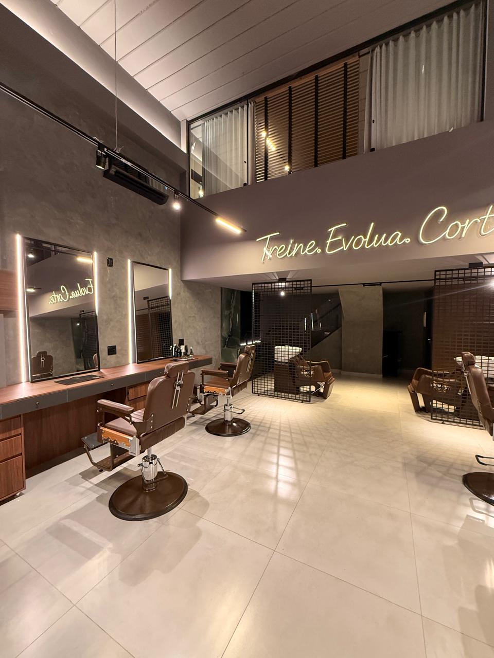 Interior da unidade Iron Cut Betim/Contagem